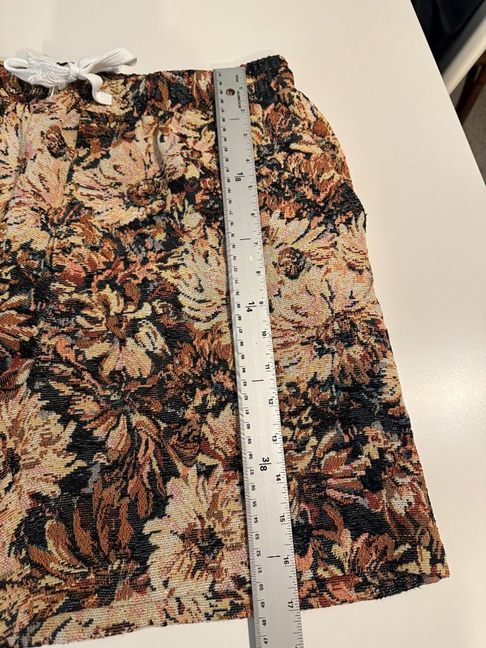 Men's floral print shorts, Size L, black, tan & dark brown - Picture 7 of 9